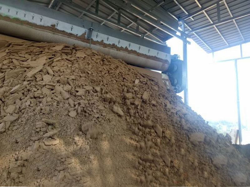 污泥處理設(shè)備濾餅效果 污泥處理設(shè)備濾餅效果